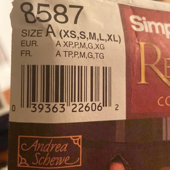 🪡 Simplicity Renaissance Costume Sewing Pattern 8587 UNOPENED - Picture 2 of 3